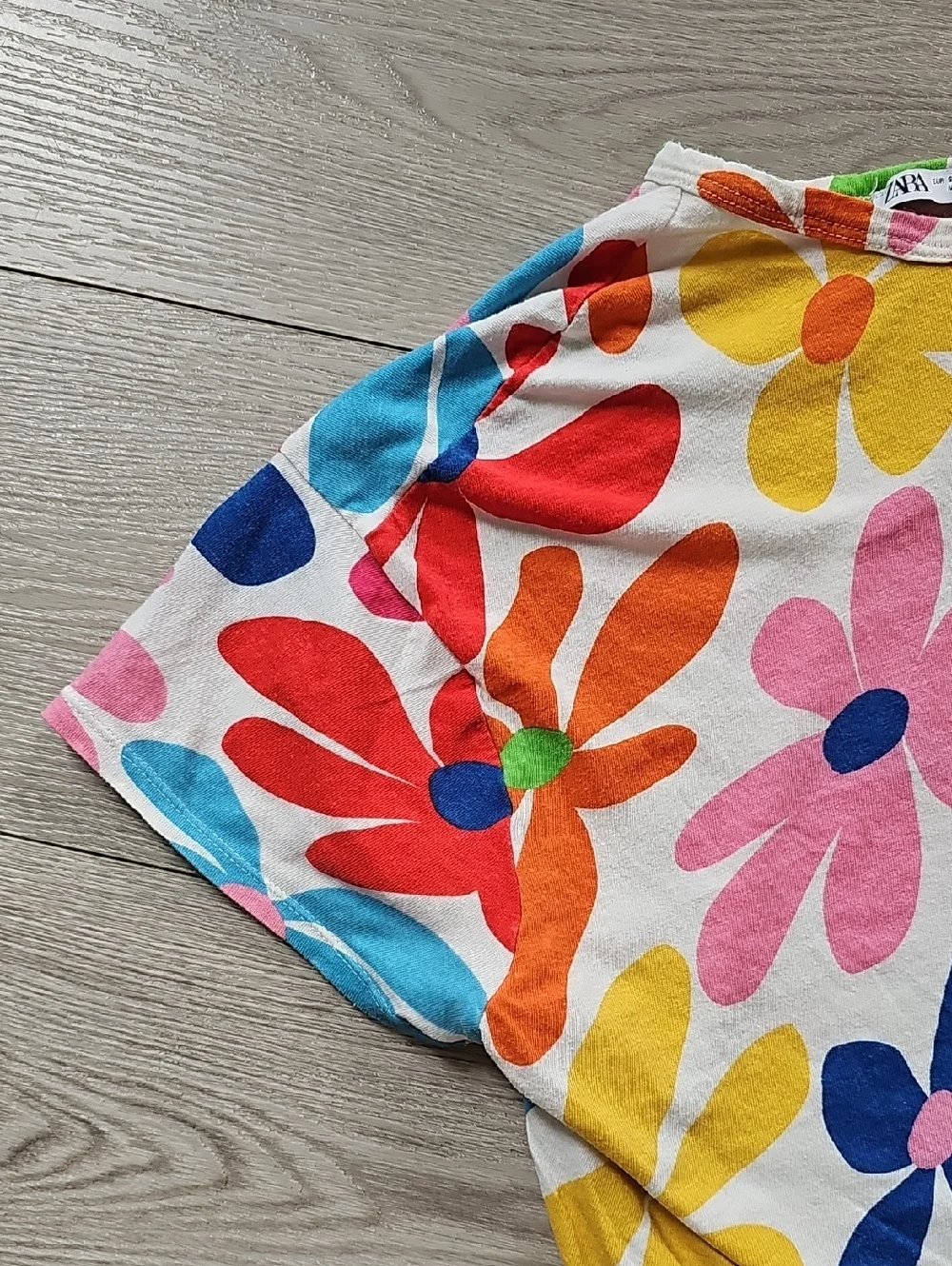 Zara Bright Floral Diagonal Seam Boxy Cropped Tee, Small - Picture 5 of 11